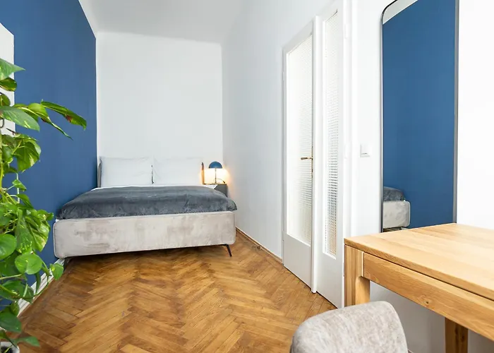 Pet-friendly Modern Near Belvedere